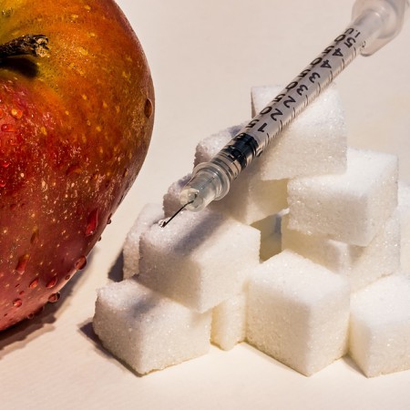 Efekty nadmiernego spożycia fruktozy. Jak poważne zagrożenie dla zdrowia niosą ze sobą cukry proste? 